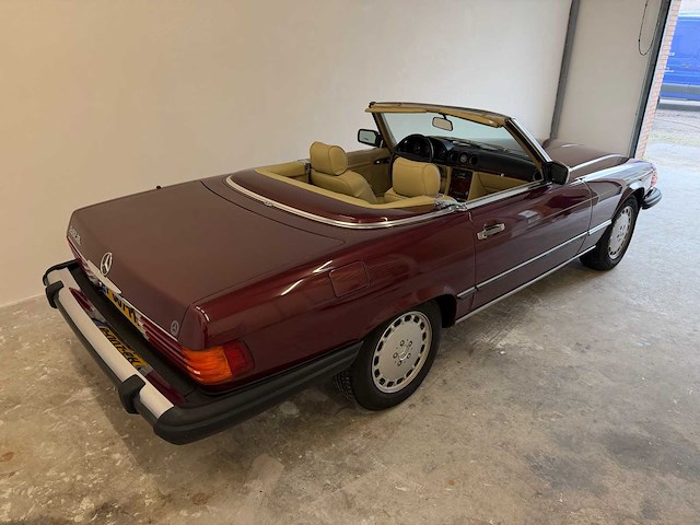 Mercedes-benz 560 sl (r107) oldtimer cabriolet - afbeelding 59 van  94