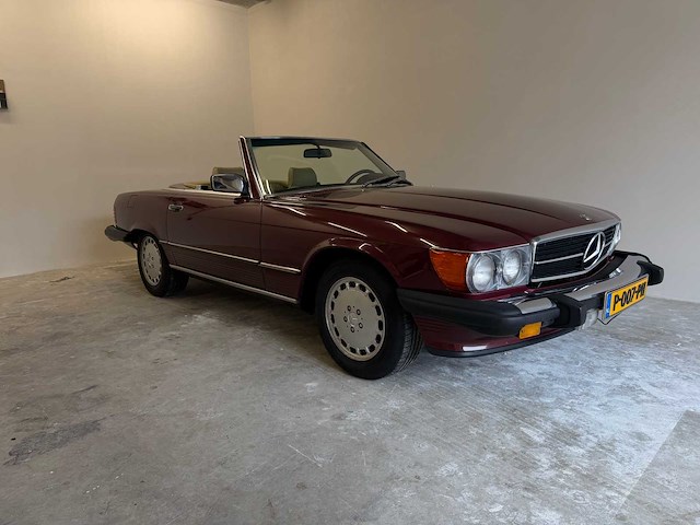 Mercedes-benz 560 sl (r107) oldtimer cabriolet - afbeelding 63 van  94