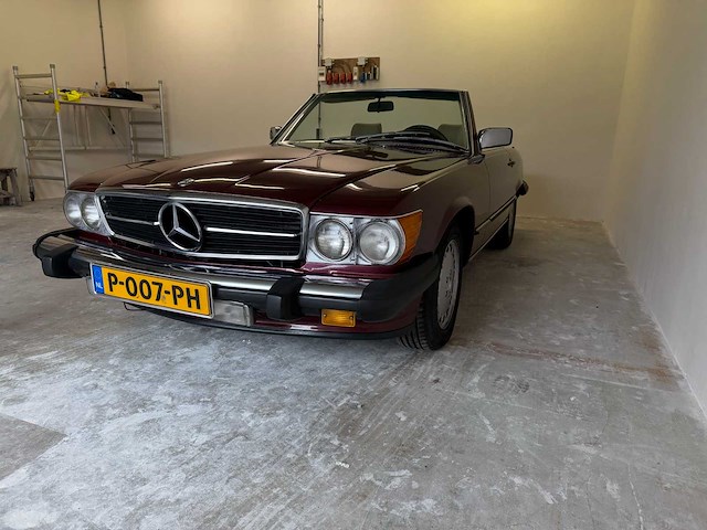 Mercedes-benz 560 sl (r107) oldtimer cabriolet - afbeelding 65 van  94