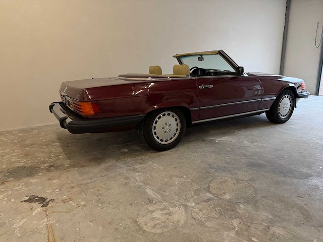 Mercedes-benz 560 sl (r107) oldtimer cabriolet - afbeelding 66 van  94