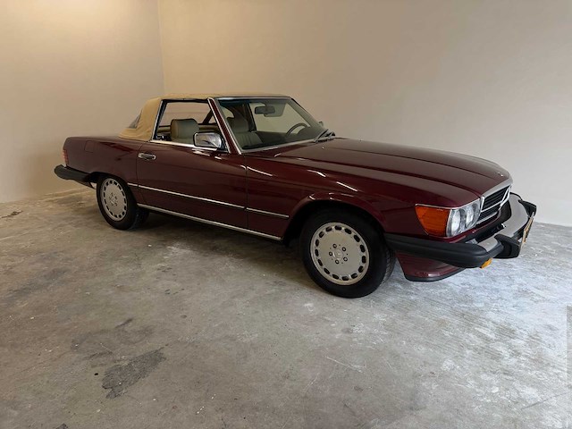 Mercedes-benz 560 sl (r107) oldtimer cabriolet - afbeelding 74 van  94