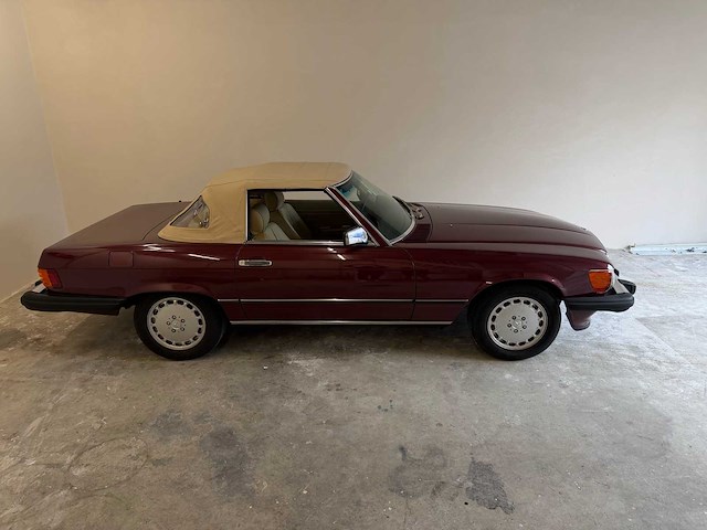Mercedes-benz 560 sl (r107) oldtimer cabriolet - afbeelding 76 van  94