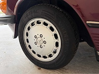 Mercedes-benz 560 sl (r107) oldtimer cabriolet - afbeelding 85 van  94