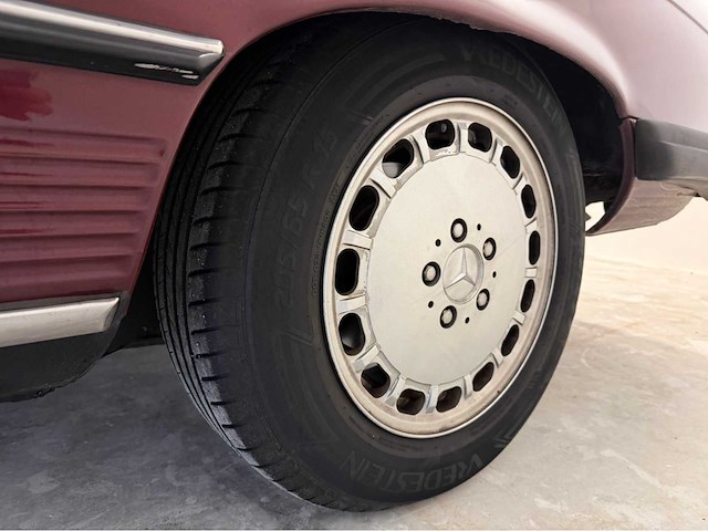 Mercedes-benz 560 sl (r107) oldtimer cabriolet - afbeelding 86 van  94