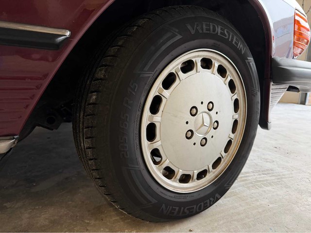 Mercedes-benz 560 sl (r107) oldtimer cabriolet - afbeelding 88 van  94