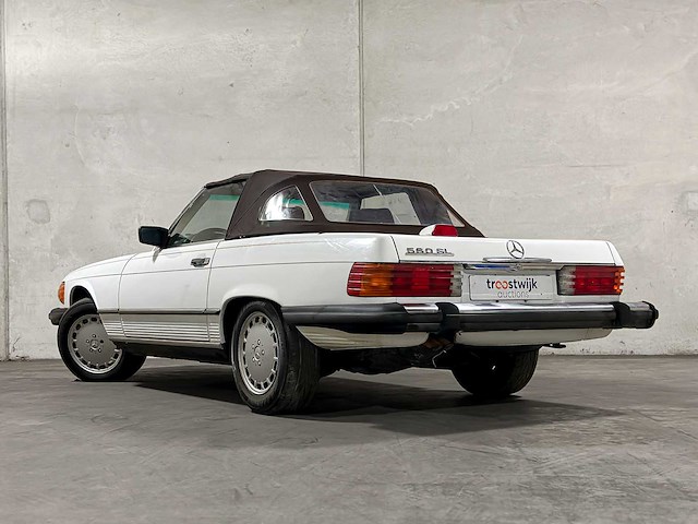 Mercedes-benz 560sl 5.6 v8 230pk 1987 sl-klasse youngtimer - afbeelding 6 van  28