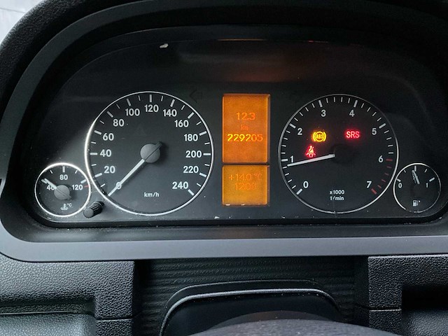 Mercedes-benz a-klasse - personenauto (schade) - afbeelding 2 van  12