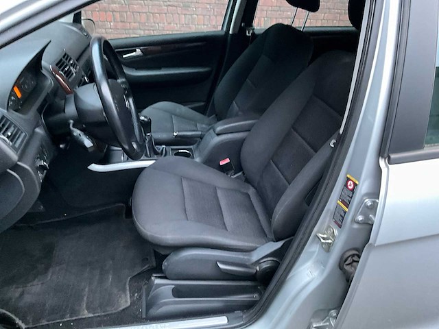 Mercedes-benz a-klasse - personenauto (schade) - afbeelding 11 van  12