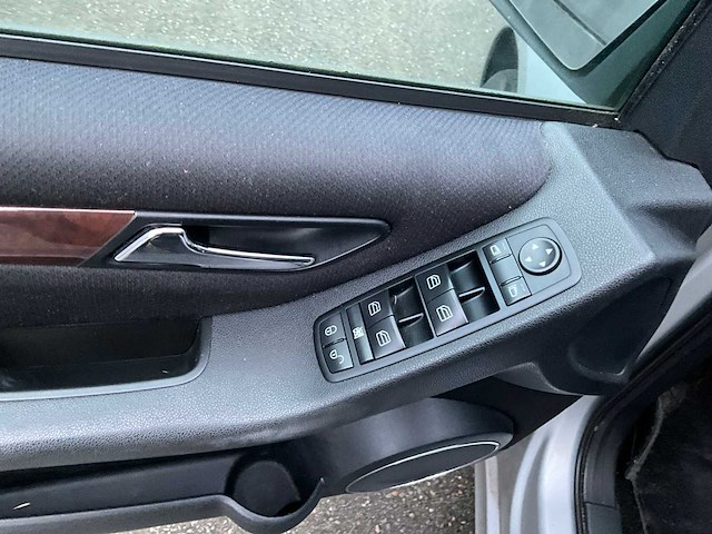 Mercedes-benz a-klasse - personenauto (schade) - afbeelding 12 van  12