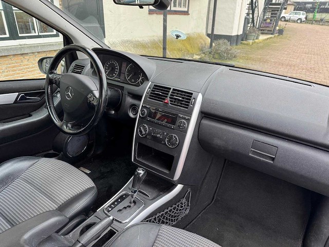 Mercedes-benz a-klasse 170 avantgarde automaat 99-rv-rf - afbeelding 13 van  17
