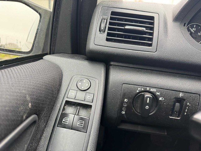 Mercedes-benz a-klasse 170 avantgarde automaat 99-rv-rf - afbeelding 14 van  17