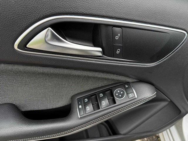 Mercedes-benz a-klasse 180 ambition ; 8-kzk-87 - afbeelding 13 van  16