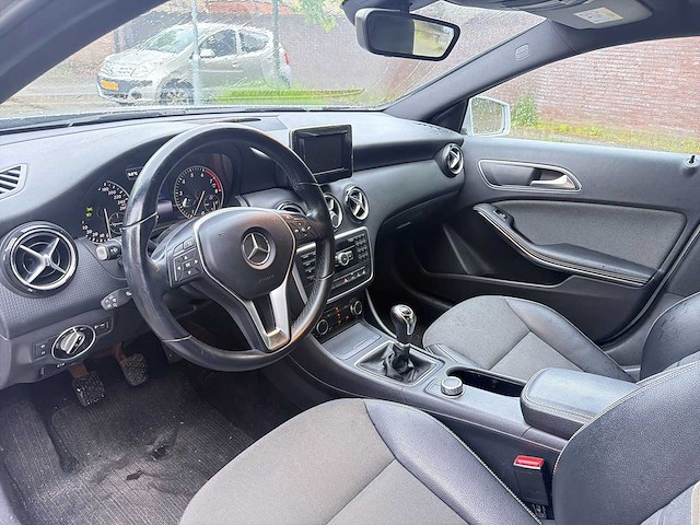 Mercedes-benz a-klasse 180 ambition | 8-tzv-60 i - afbeelding 28 van  31