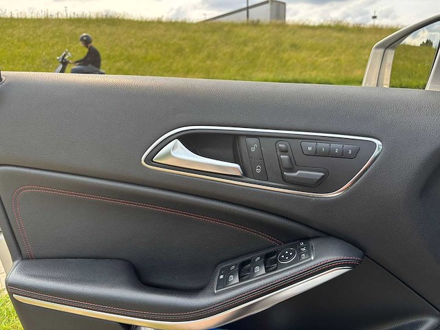 Mercedes-benz a-klasse 200 cdi ambition 2013 | 37-zsr-7 i - afbeelding 2 van  15