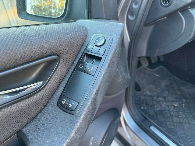 Mercedes-benz a-klasse 2010 - afbeelding 8 van  11