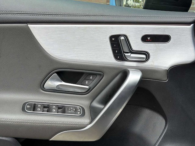 Mercedes-benz a-klasse 220 launch | r-433-lk i - afbeelding 14 van  36