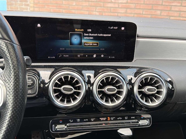 Mercedes-benz a-klasse 220 launch | r-433-lk i - afbeelding 22 van  36
