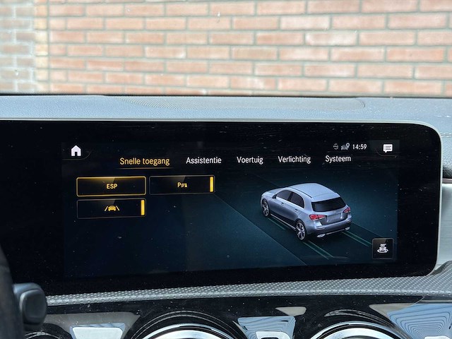 Mercedes-benz a-klasse 220 launch | r-433-lk i - afbeelding 27 van  36