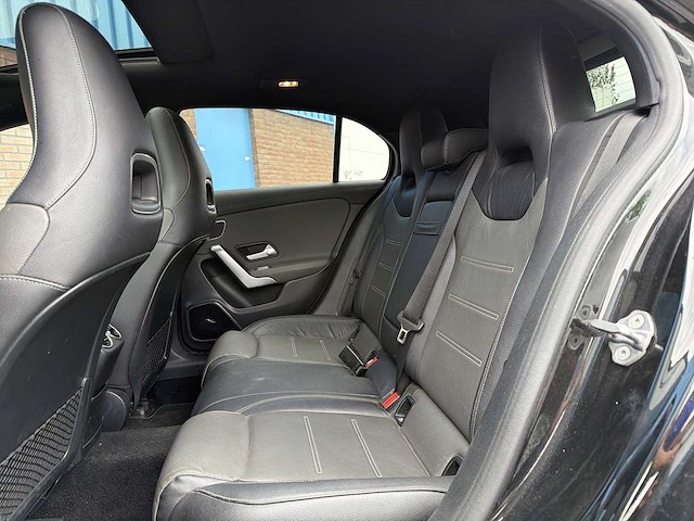 Mercedes-benz a-klasse 220 launch | r-433-lk i - afbeelding 29 van  36