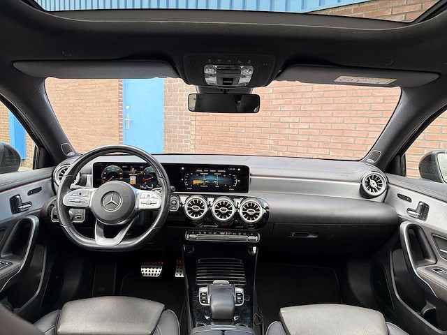 Mercedes-benz a-klasse 220 launch | r-433-lk i - afbeelding 31 van  36