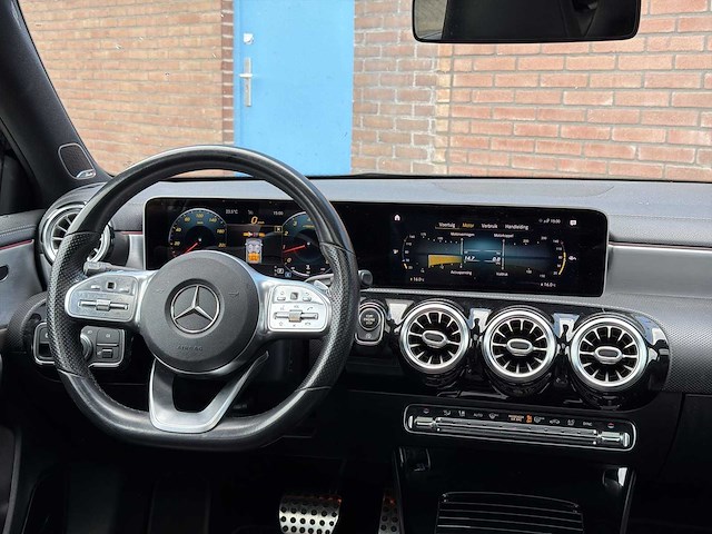 Mercedes-benz a-klasse 220 launch | r-433-lk i - afbeelding 32 van  36