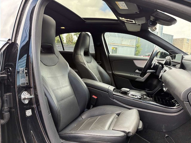 Mercedes-benz a-klasse 220 launch | r-433-lk i - afbeelding 33 van  36