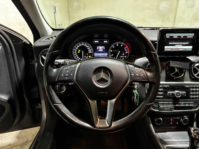 Mercedes-benz a180 4u3 a-klasse 121pk 2013 (origineel-nl), 8-srr-41 - afbeelding 19 van  37