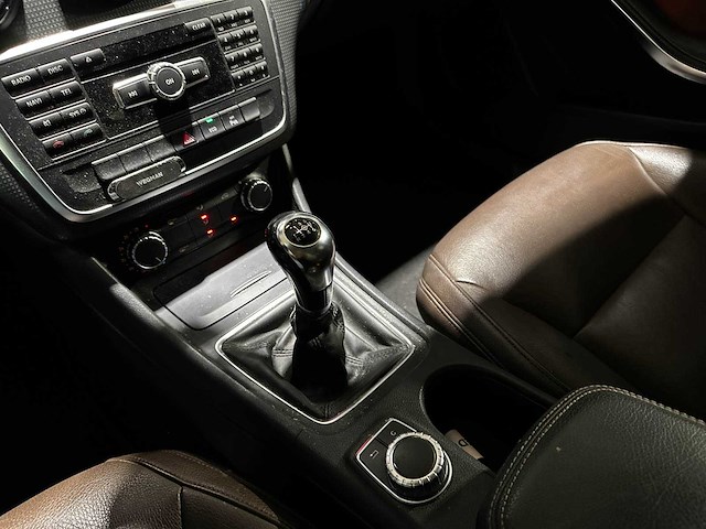 Mercedes-benz a180 4u3 a-klasse 121pk 2013 (origineel-nl), 8-srr-41 - afbeelding 25 van  37