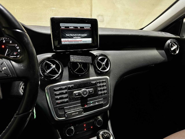 Mercedes-benz a180 4u3 a-klasse 121pk 2013 (origineel-nl), 8-srr-41 - afbeelding 15 van  38