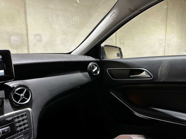 Mercedes-benz a180 4u3 a-klasse 121pk 2013 (origineel-nl), 8-srr-41 - afbeelding 36 van  38