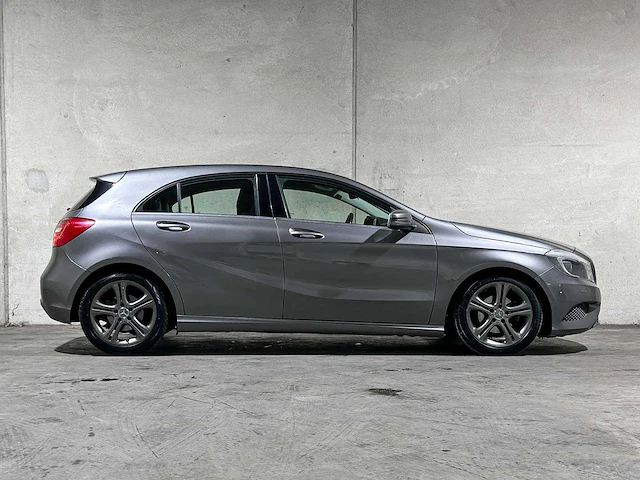 Mercedes-benz a180 4u3 a-klasse 121pk 2013 (origineel-nl), 8-srr-41 - afbeelding 2 van  39