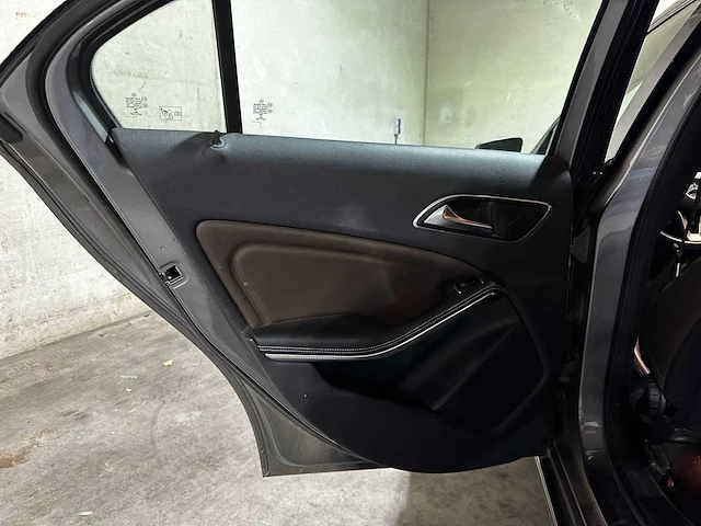 Mercedes-benz a180 4u3 a-klasse 121pk 2013 (origineel-nl), 8-srr-41 - afbeelding 26 van  39