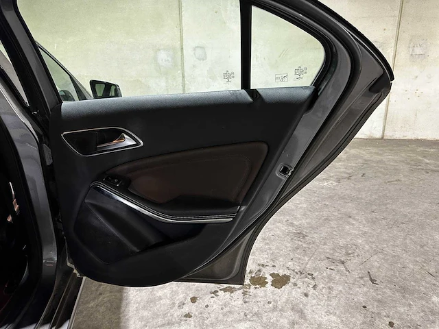Mercedes-benz a180 4u3 a-klasse 121pk 2013 (origineel-nl), 8-srr-41 - afbeelding 39 van  39