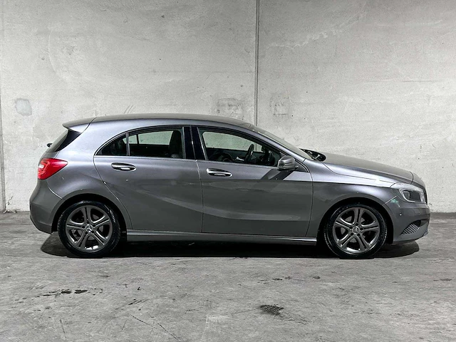 Mercedes-benz a180 4u3 a-klasse 121pk 2013 (origineel-nl), 8-srr-41 - afbeelding 32 van  39