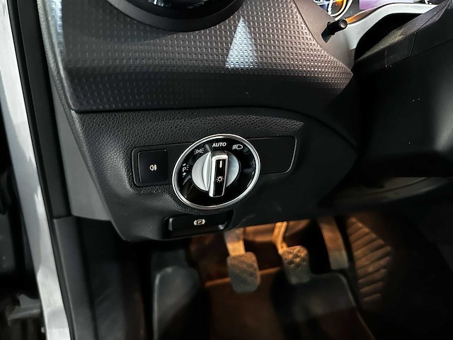 Mercedes-benz a180 4u3 a-klasse 121pk 2013 (origineel-nl), 8-srr-41 - afbeelding 13 van  27