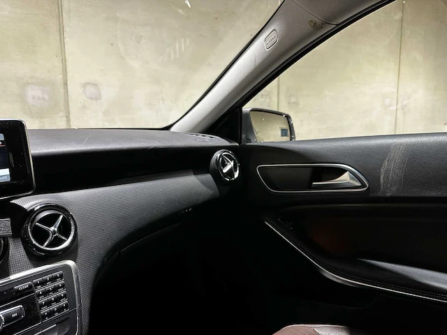 Mercedes-benz a180 4u3 a-klasse 121pk 2013 (origineel-nl), 8-srr-41 - afbeelding 20 van  39