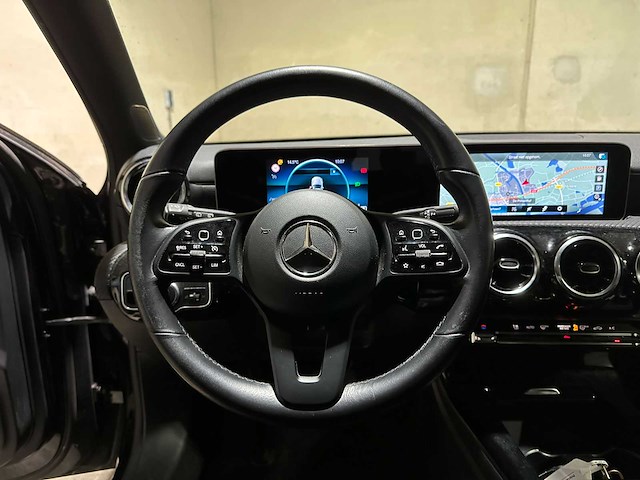 Mercedes-benz a180 d 7g-dct business solution a-klasse 116pk 2020 (origineel-nl+1e eigenaar), h-772-kd - afbeelding 9 van  39