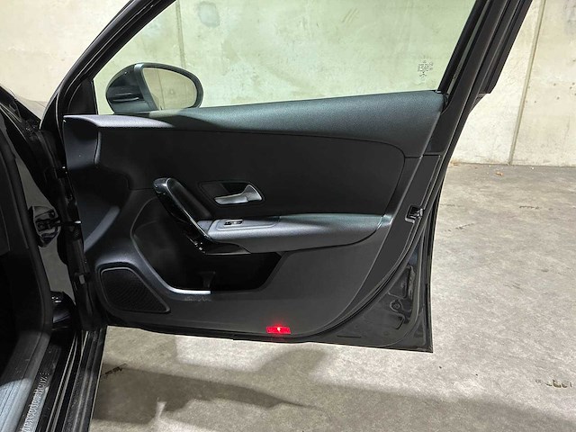 Mercedes-benz a180 d 7g-dct business solution a-klasse 116pk 2020 (origineel-nl+1e eigenaar), h-772-kd - afbeelding 30 van  39