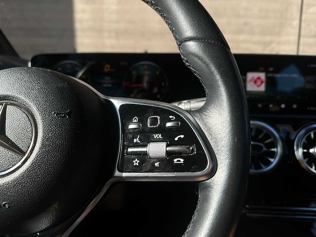 Mercedes-benz a180 d advantage a-klasse 114pk 2019, k-974-zl - afbeelding 1 van  10