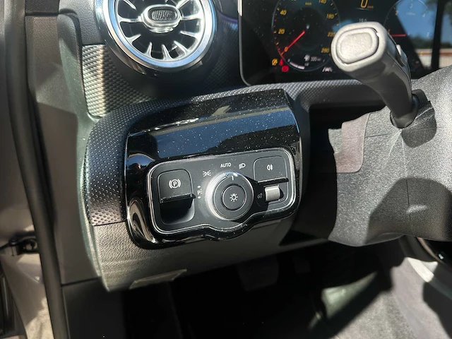 Mercedes-benz a180 d advantage a-klasse 114pk 2019, k-974-zl - afbeelding 16 van  50