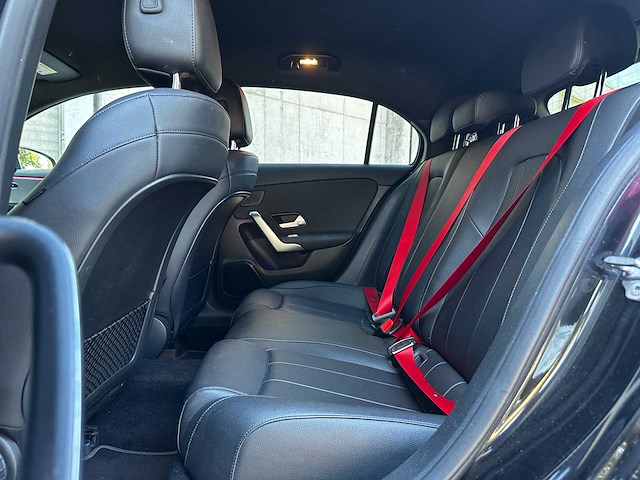 Mercedes-benz a180 d business solution amg 116pk 2019 a-klasse, l-277-bv - afbeelding 24 van  36