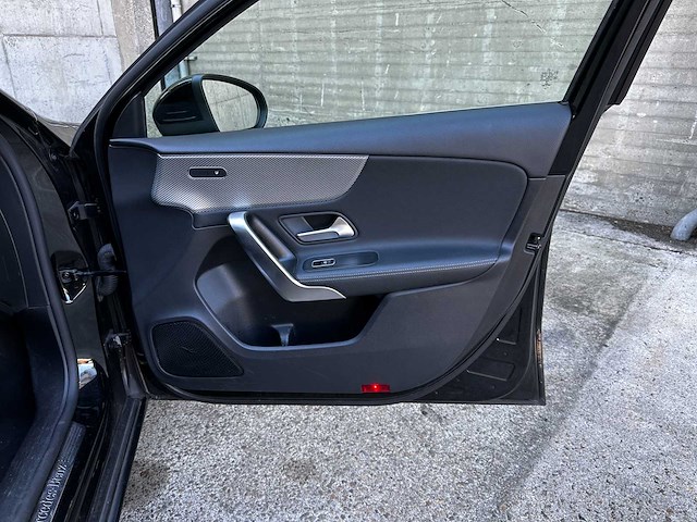 Mercedes-benz a180 d business solution amg 116pk 2019 a-klasse, l-277-bv - afbeelding 27 van  36