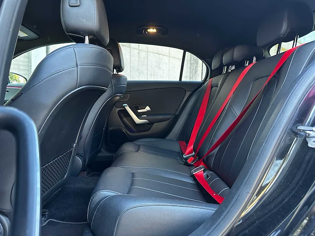 Mercedes-benz a180 d business solution amg 116pk 2019 a-klasse, l-277-bv - afbeelding 27 van  48