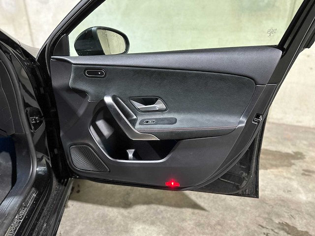 Mercedes-benz a200 business solution amg a-klasse 161pk 2020, j-049-dz - afbeelding 31 van  39