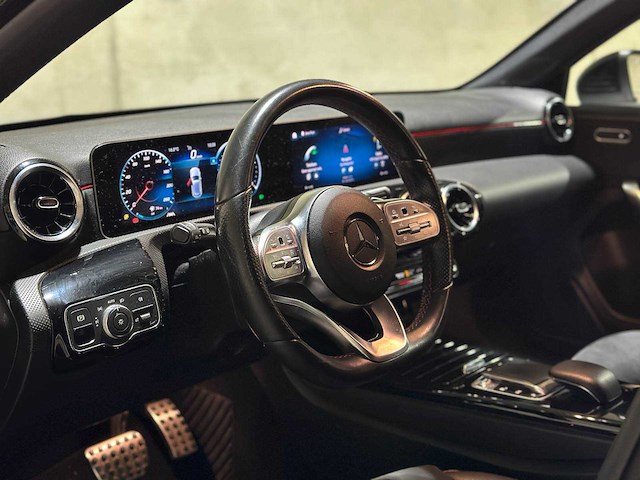 Mercedes-benz a200 business solution amg a-klasse 163pk 2019 (origineel-nl), xh-436-l - afbeelding 18 van  35