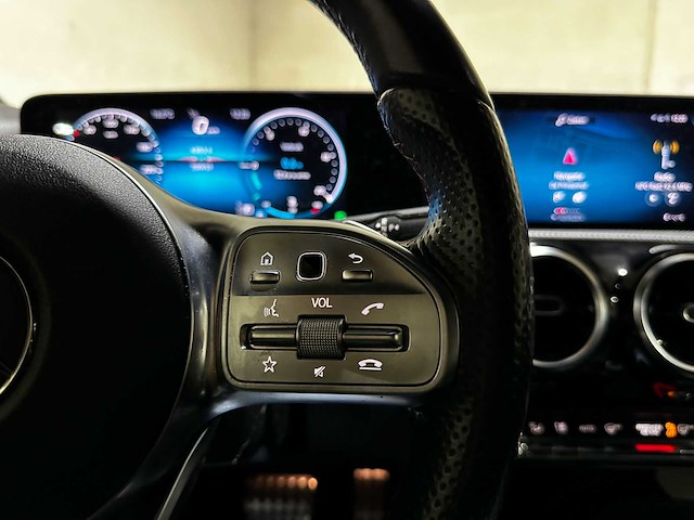 Mercedes-benz a200 business solution amg a-klasse 163pk 2019 (origineel-nl), xh-436-l - afbeelding 20 van  35