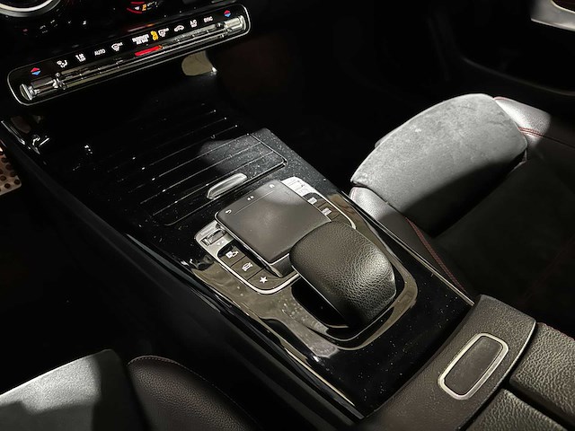 Mercedes-benz a200 business solution amg a-klasse 163pk 2019 (origineel-nl), xh-436-l - afbeelding 8 van  35