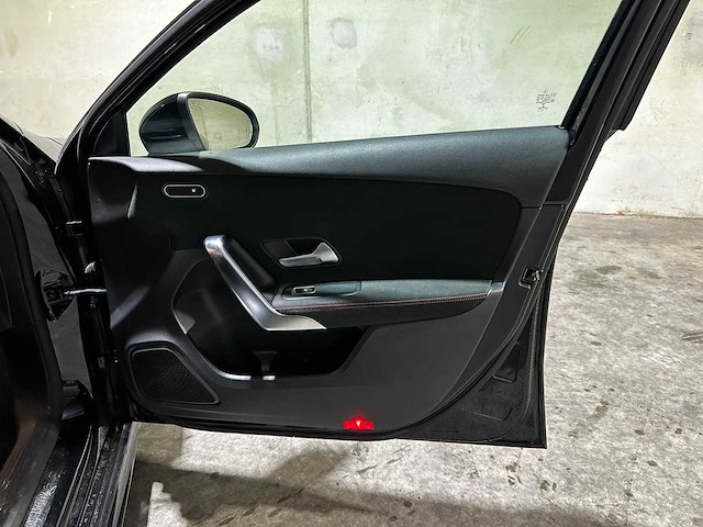 Mercedes-benz a200 business solution amg a-klasse 163pk 2019 (origineel-nl), xh-436-l - afbeelding 11 van  35