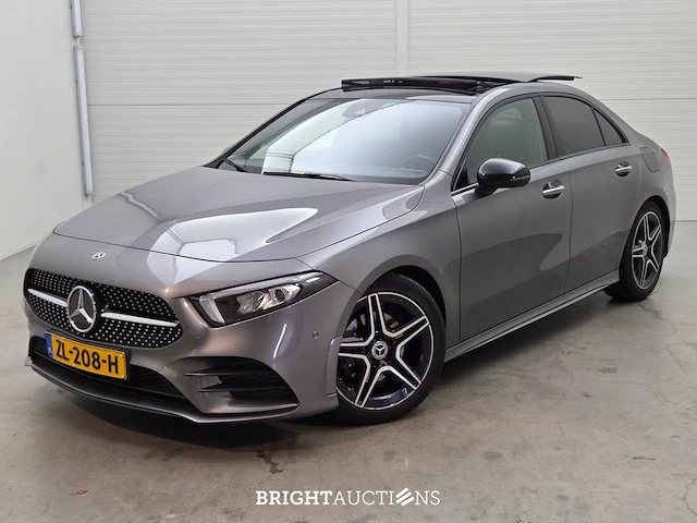 Mercedes-benz a200 launch edition premium 163pk 2019 (origineel-nl) a-klasse, zl-208-h - afbeelding 1 van  36