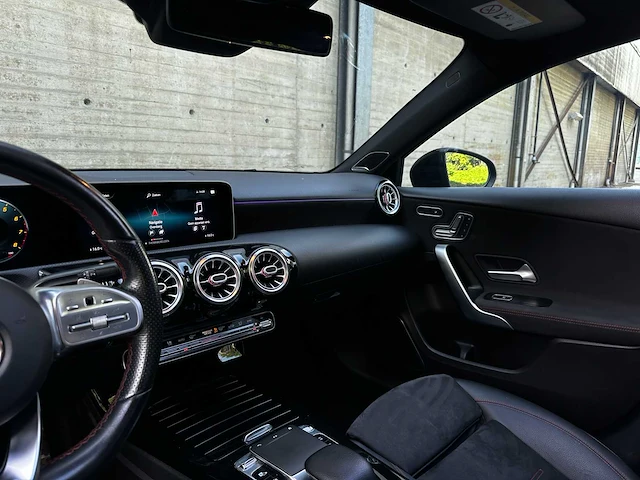 Mercedes-benz a200 launch edition premium plus 163pk 2019 (origineel-nl) a-klasse, zv-617-l - afbeelding 18 van  64